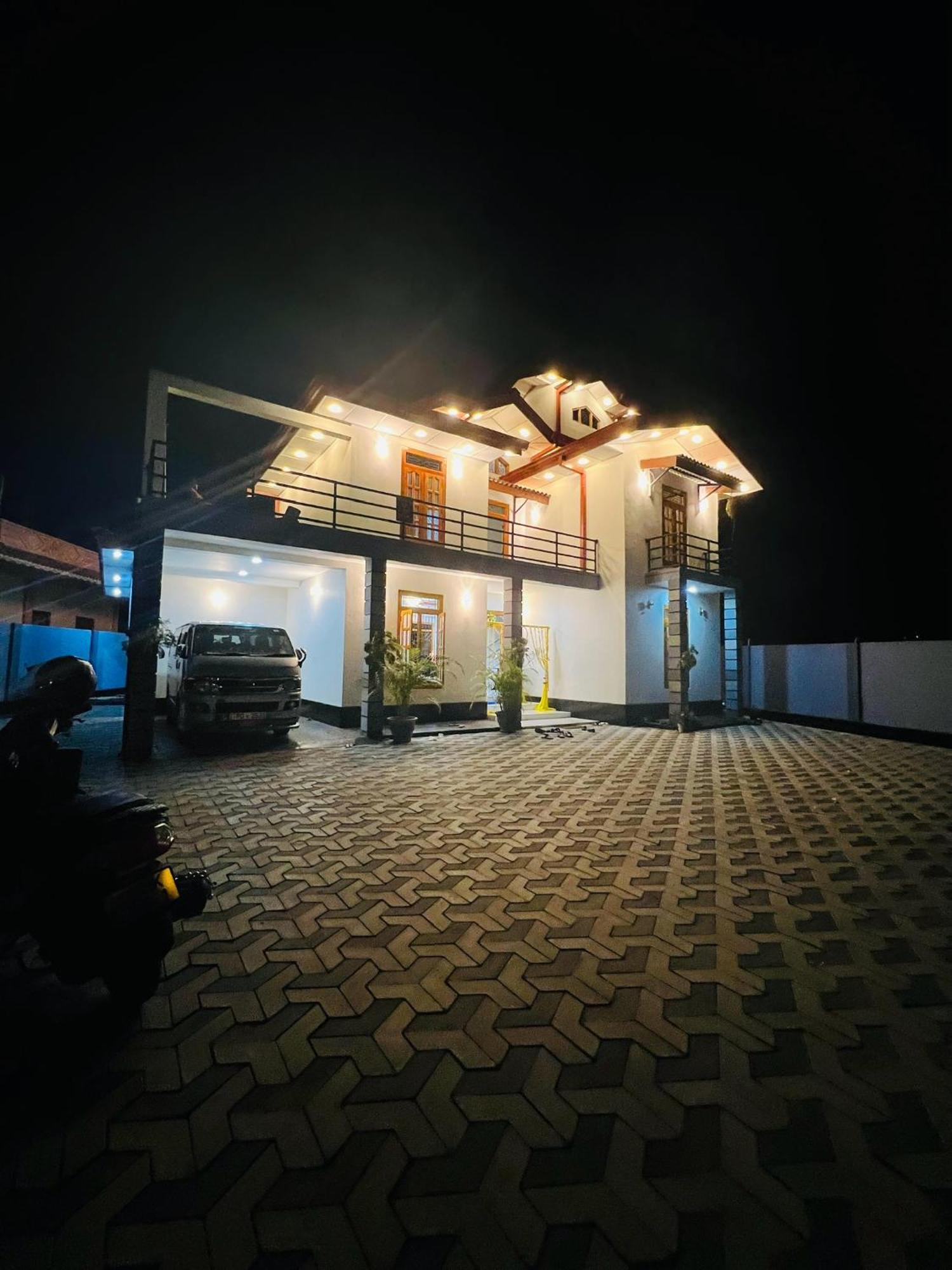 Sunset Chalet Mullaittivu Buitenkant foto
